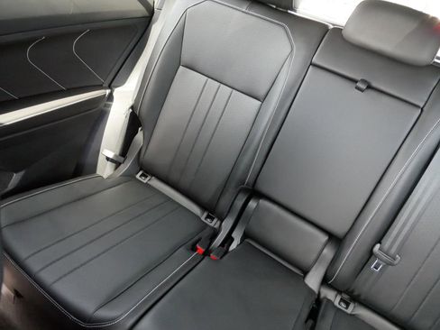 Certified 2023 Volkswagen Tiguan SE R-Line AWD/4WD image 12