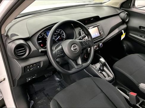 New 2025 Nissan Kicks Play S FWD image 6