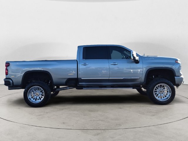 Used 2024 Chevrolet Silverado 3500 High Country AWD/4WD image 4