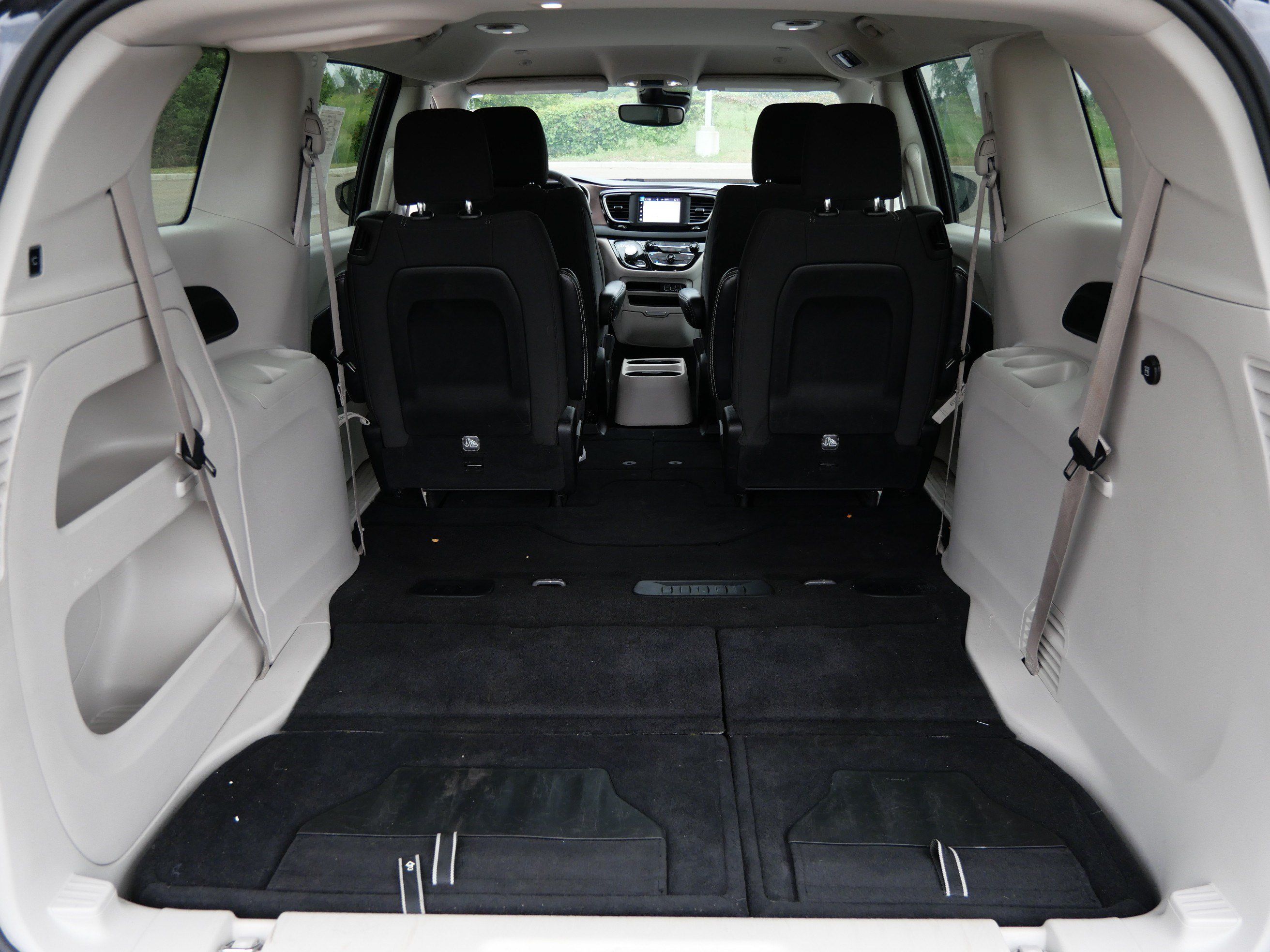 Used 2024 Chrysler Voyager LX FWD image 18