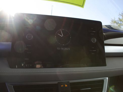 New 2025 Volkswagen Taos SE image 21