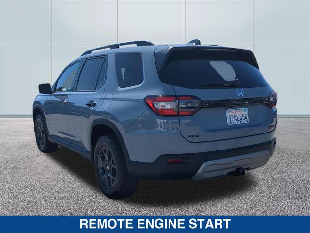Used 2025 Honda Pilot TrailSport image 3