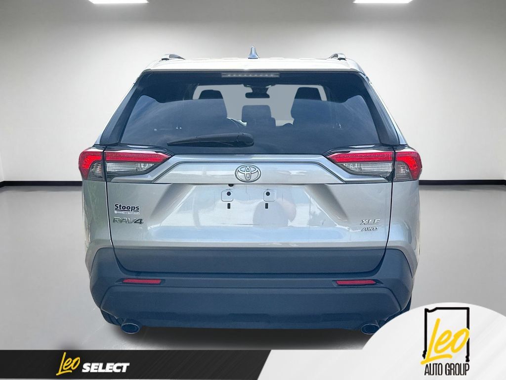 Used 2019 Toyota RAV4 XLE AWD/4WD image 8