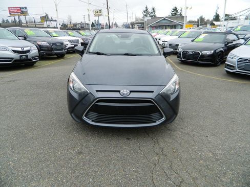 Used 2017 Toyota Yaris iA image 3