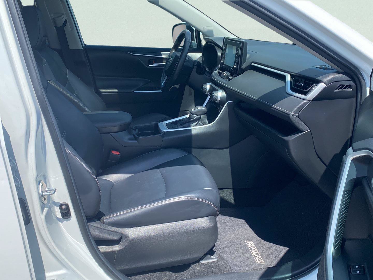 Used 2020 Toyota RAV4 XLE Premium FWD image 34