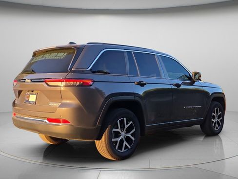 Used 2025 Jeep Grand Cherokee Limited image 7
