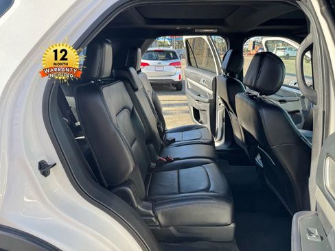 Used 2017 Ford Explorer XLT w/ Equipment Group 202A image 18