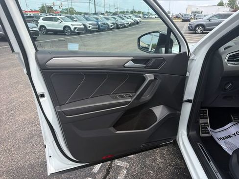Certified 2023 Volkswagen Tiguan SE R-Line AWD/4WD image 12