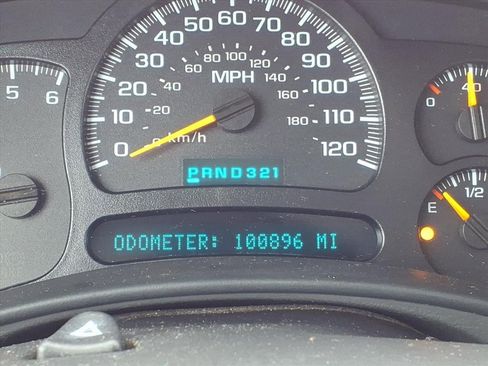 Used 2005 GMC Sierra 2500 SLE w/ Skid Plate Package image 30