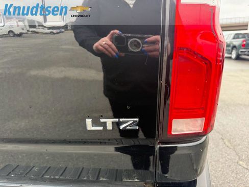Used 2024 Chevrolet Silverado 3500 LTZ w/ LTZ Premium Package image 15