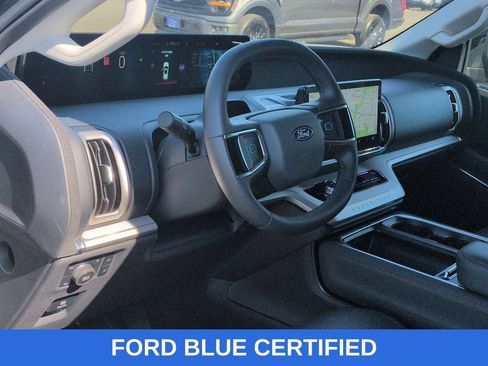 Certified 2025 Ford Expedition Active AWD/4WD image 11