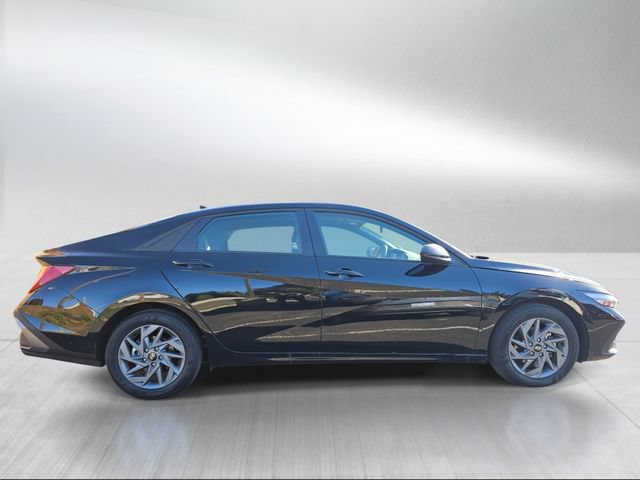 Certified 2025 Hyundai Elantra Hybrid FWD image 2