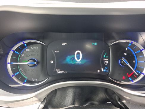 Used 2023 Chrysler Pacifica Touring-L FWD image 15