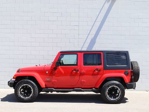 Used 2016 Jeep Wrangler Unlimited Sahara w/ Dual Top Group AWD/4WD image 5