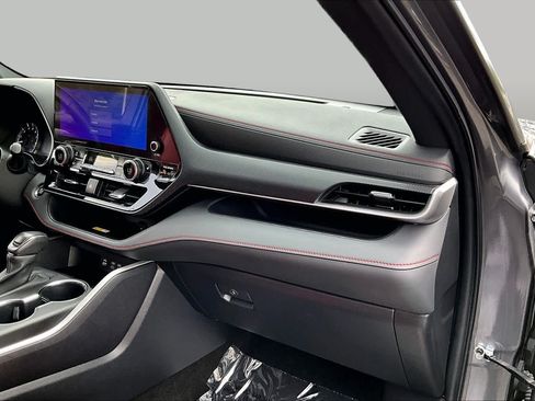 Used 2023 Toyota Highlander XSE FWD image 19
