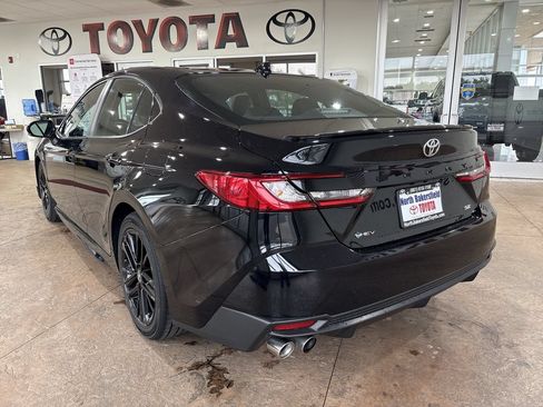 Used 2025 Toyota Camry SE FWD image 8