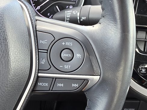 Used 2022 Toyota Camry XLE FWD image 17