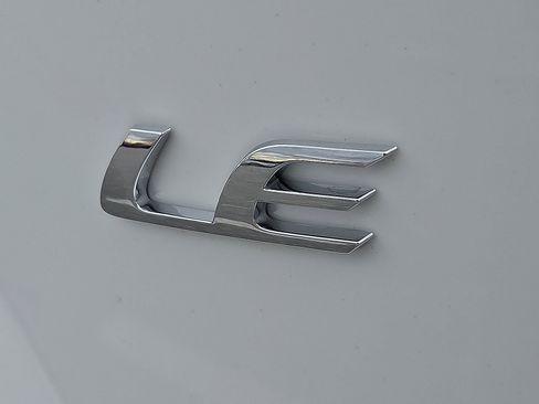 Used 2025 Toyota Corolla LE image 9