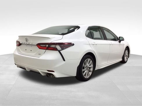 Used 2023 Toyota Camry SE FWD image 3