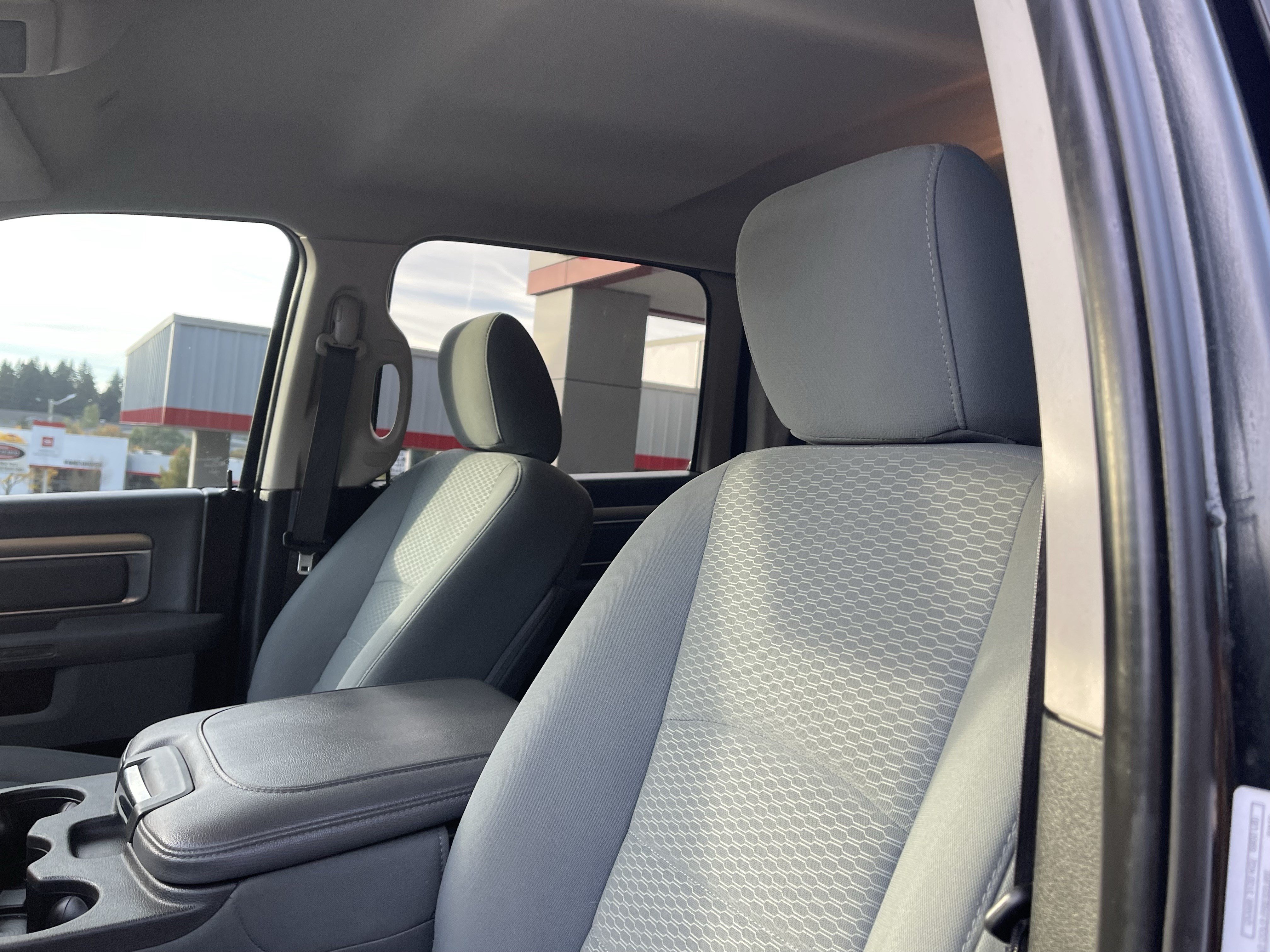 Used 2019 RAM 1500 Classic SLT AWD/4WD image 19