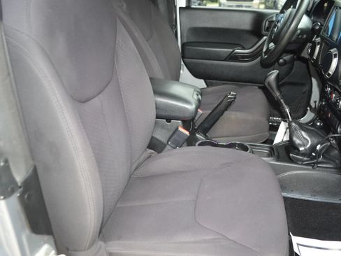 Used 2013 Jeep Wrangler Sport AWD/4WD image 21
