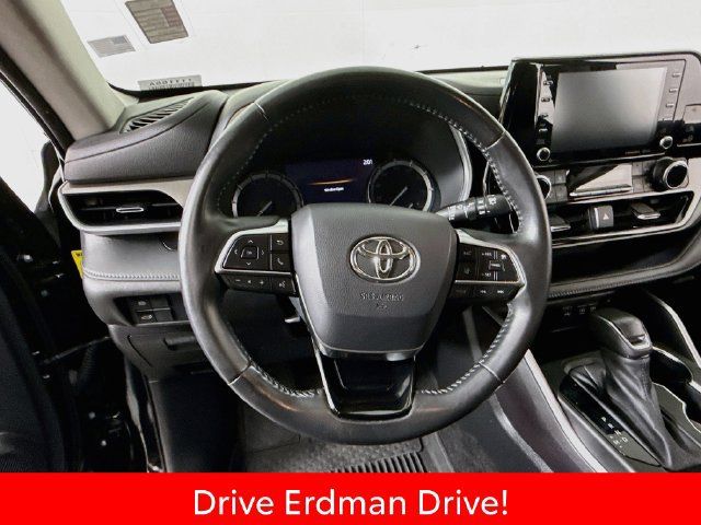 Used 2021 Toyota Highlander XLE FWD image 11