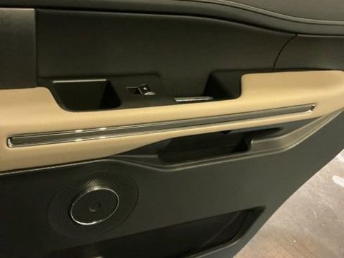 Used 2024 Ford Expedition XLT image 17