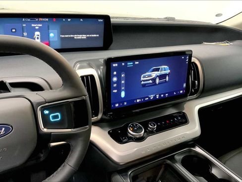 New 2025 Ford Expedition Active image 6