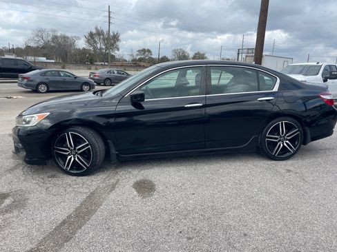 Used 2017 Honda Accord Sport image 2