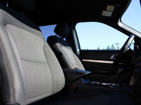 Used 2017 Ford Explorer XLT w/ Equipment Group 201A image 20