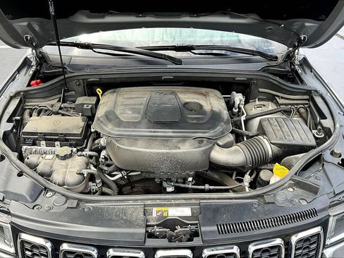 Used 2021 Jeep Grand Cherokee Laredo AWD/4WD image 27