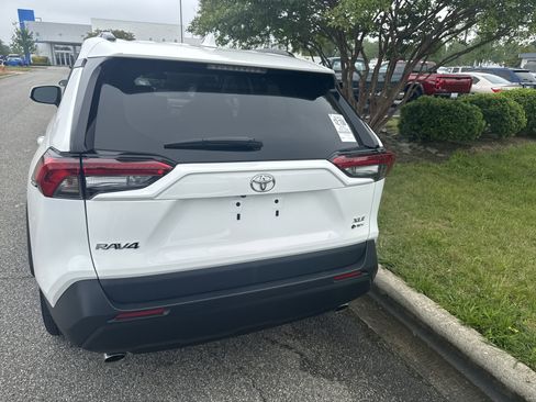 Used 2025 Toyota RAV4 XLE AWD/4WD image 9