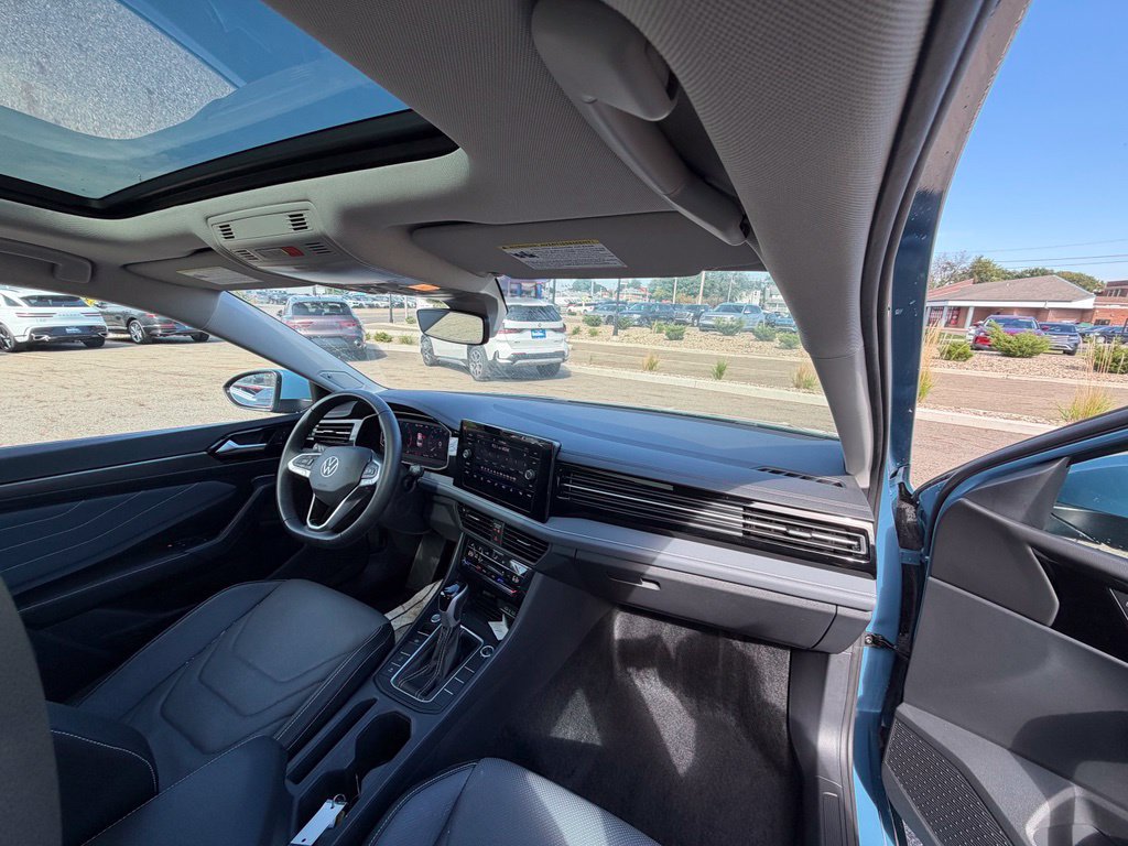 Used 2025 Volkswagen Jetta SEL FWD image 10