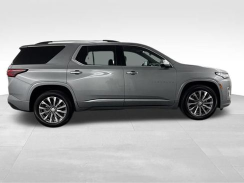 Used 2023 Chevrolet Traverse Premier FWD image 9