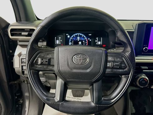 Used 2025 Toyota Tacoma SR5 AWD/4WD image 9