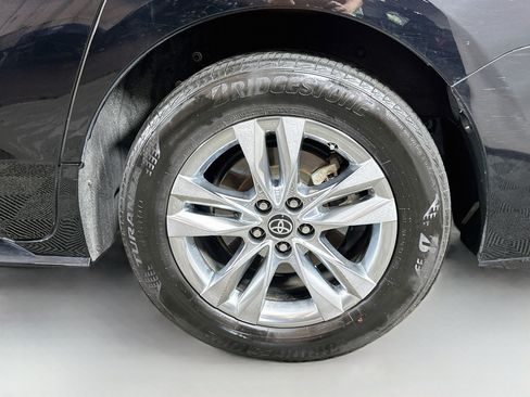 Used 2024 Toyota Sienna Limited AWD/4WD image 34
