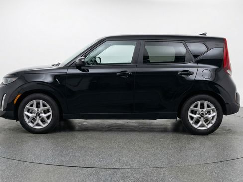 Used 2025 Kia Soul LX w/ LX Technology Package image 5