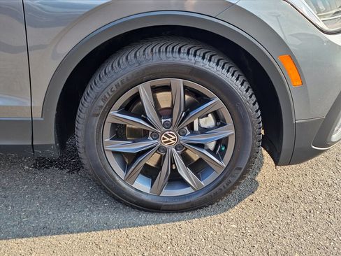 Used 2022 Volkswagen Tiguan SE AWD/4WD image 30