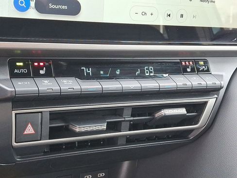 Used 2025 Toyota Camry XSE image 21