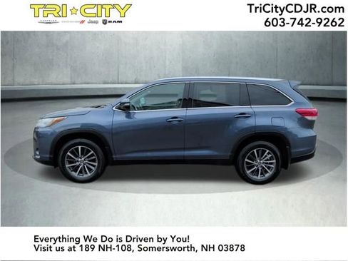 Used 2019 Toyota Highlander XLE image 2
