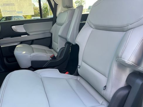 New 2025 Ford Expedition Active image 16