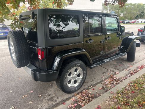 Used 2015 Jeep Wrangler Unlimited Sahara w/ Dual Top Group image 5