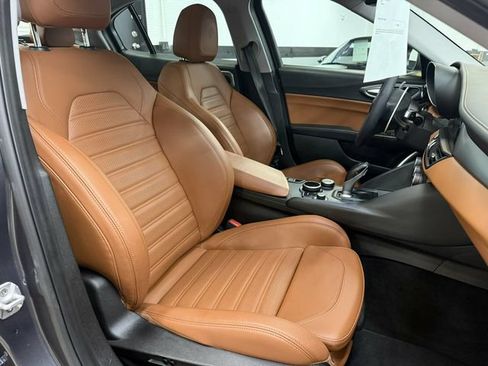 Used 2017 Alfa Romeo Giulia Ti w/ TI 19" Sport Package RWD image 32