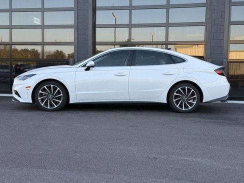 Used 2022 Hyundai Sonata Limited w/ Preferred Accessory Package image 2