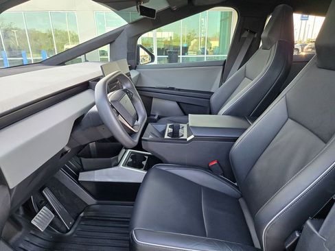 Used 2025 Tesla Cybertruck AWD Crew Cab image 9