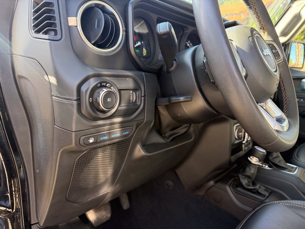 Used 2024 Jeep Wrangler Unlimited Sahara w/ Technology Group AWD/4WD image 21