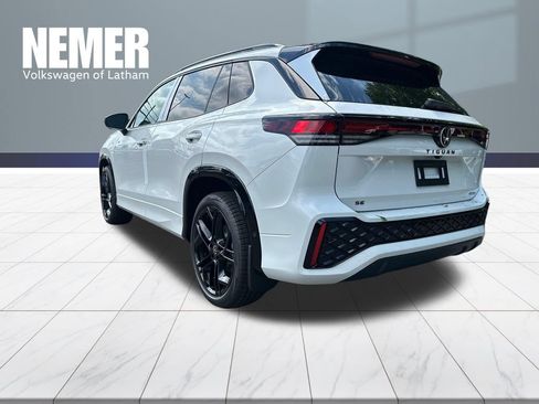 New 2026 Volkswagen Tiguan SE R-Line AWD/4WD image 2