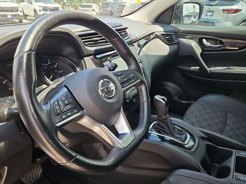 Used 2022 Nissan Rogue Sport SV w/ Technology Package FWD image 10