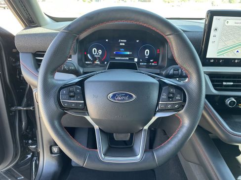 Used 2025 Ford Explorer ST-Line w/ ST-Line Street Pack image 12