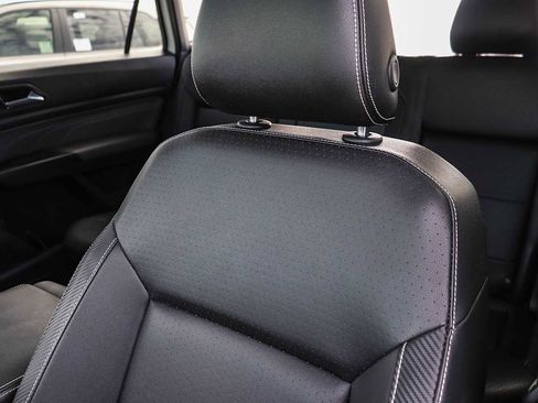 Used 2022 Volkswagen Atlas Cross Sport SEL R-Line image 26